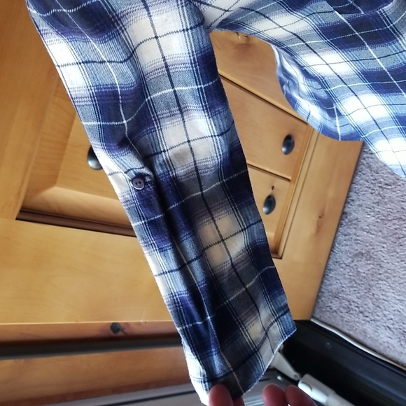 Ladies flannel top - Picture 4 of 8